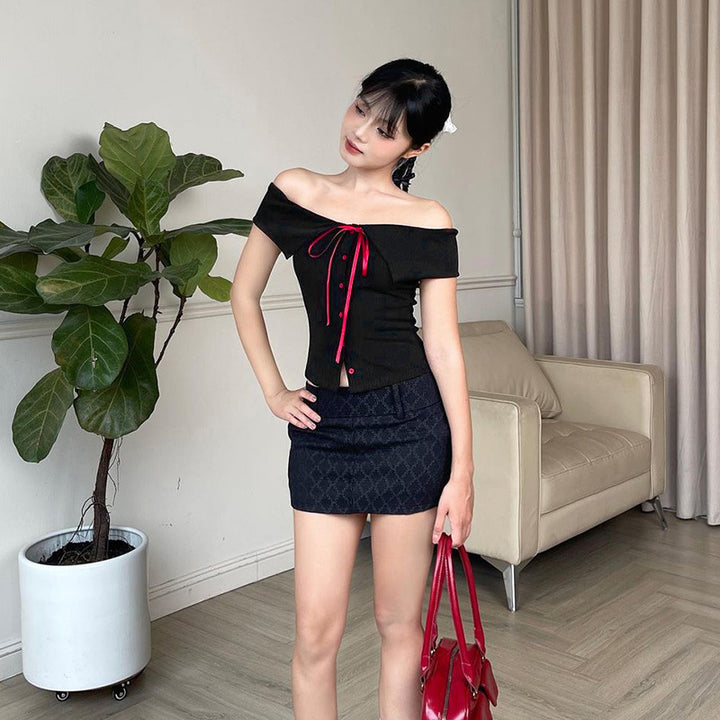 Dame Off-Shoulder Bluse med kontrastknapper og taljebånd Skovae