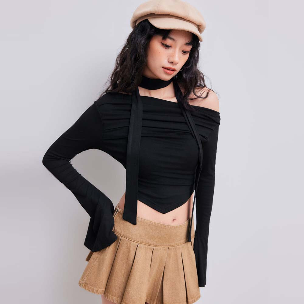 Damer crop top med asymmetrisk halterneck design og elegant drapering Stilla