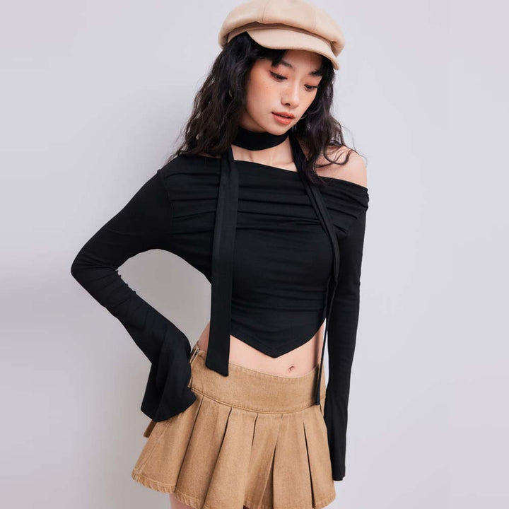 Damer crop top med asymmetrisk halterneck design og elegant drapering Stilla