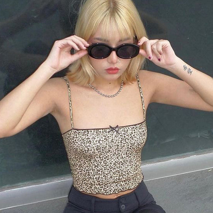 Dame Cropped Top med legende dyreprint og delikate spaghetti-stropper Stilla