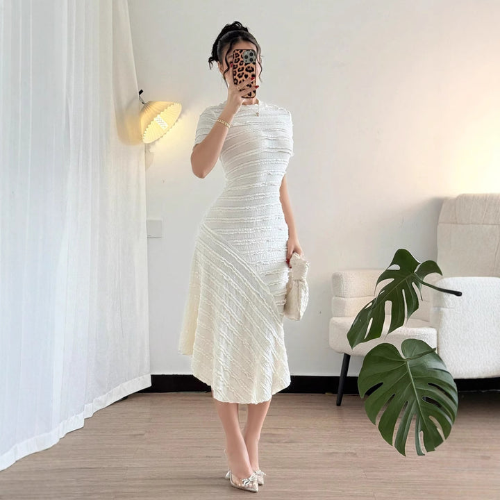 Dame Elegant Vikkelkjole med struktureret design og asymmetrisk søm Stilla