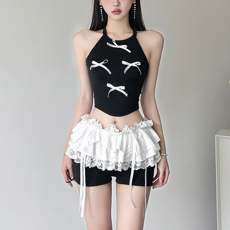 Dame shorts med flæse detaljer og blonde kant Stilla
