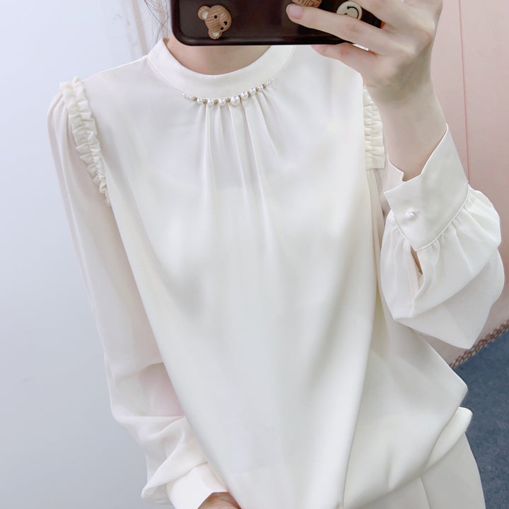 Dame elegant bluse med rynkedetaljer og perlesmykker Stilla