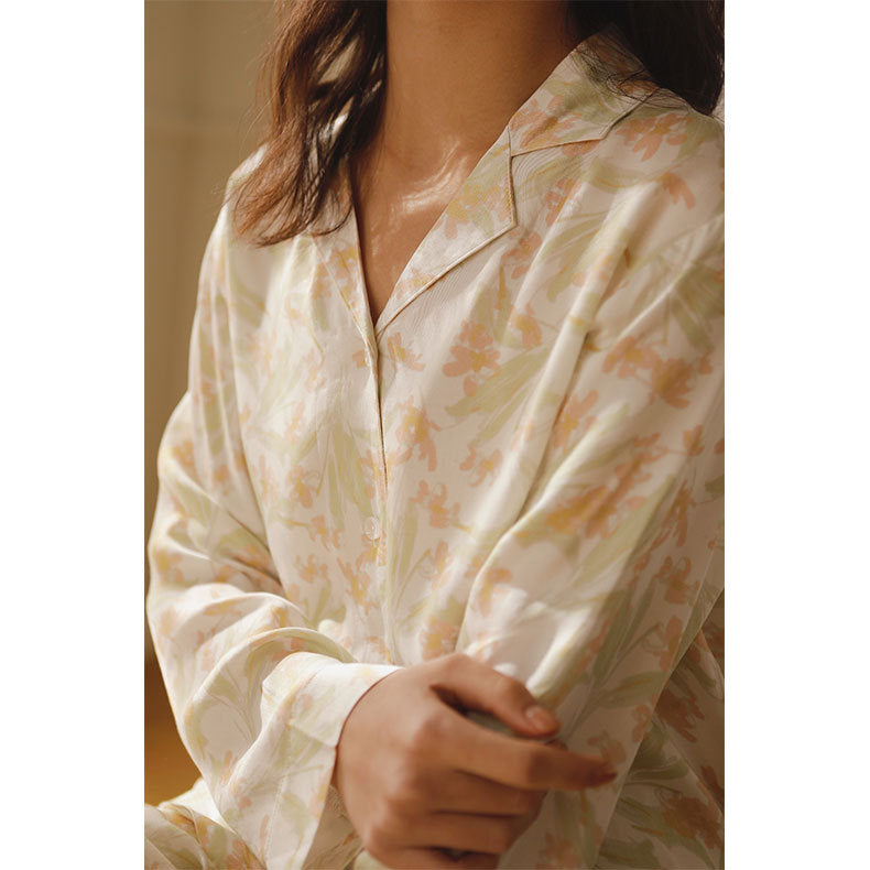 Dame Pyjamakombination med blomsterdesign og bløde materialer Stilla