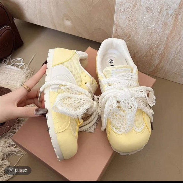 Dame Sneakers med innovativt rufflesdesign og åndbart mesh-overflade Stilla