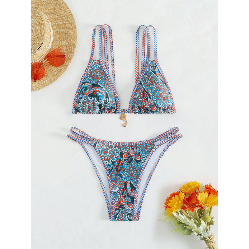 Dame triangel-bikini med raffinerede snøredetaljer og livligt mønster Skovae
