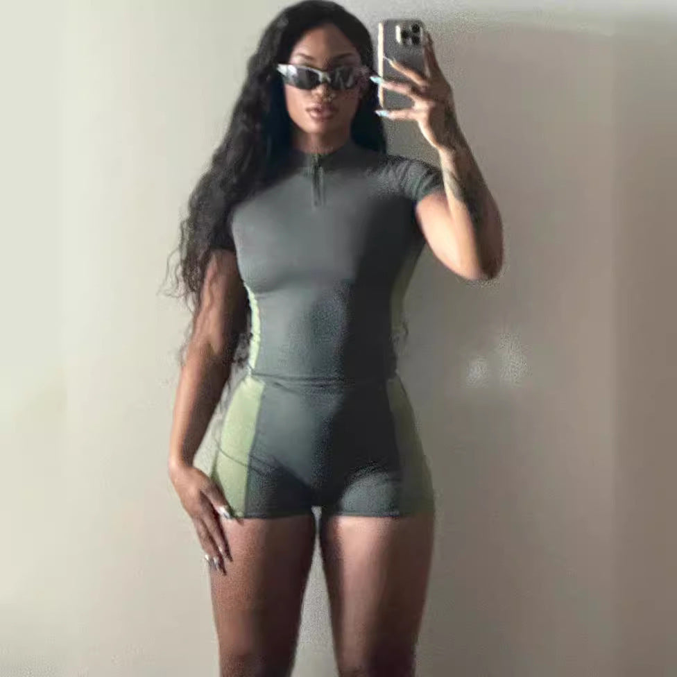Dame Sporty sæt med kort overdel og tætsiddende shorts Skovae