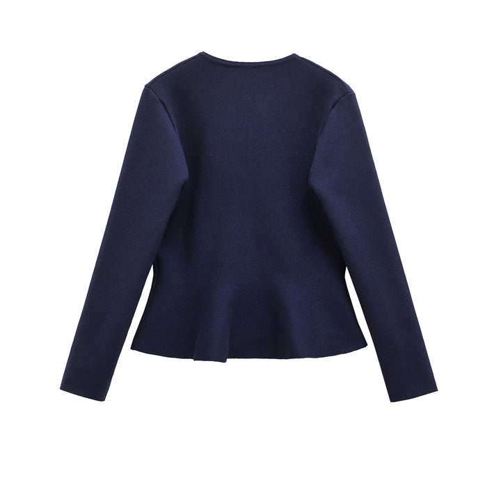 Femme figursyet Cardigan med dekorative knapdetaljer Stilla