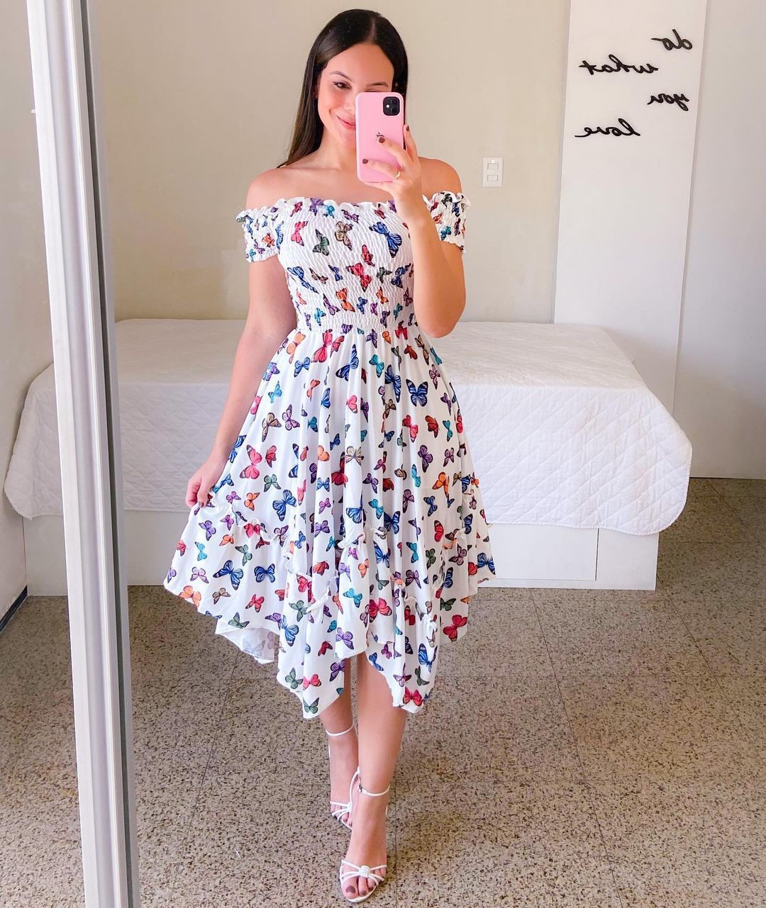 Stilla | Elegant Skulder-Baring Print Midi Kjole