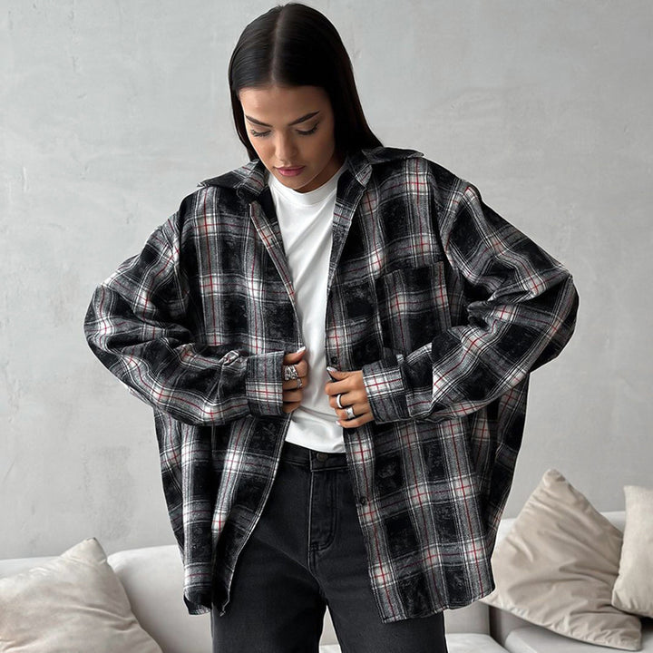 Dame Oversized Karo skjorte i afslappet snit med praktiske knapdetaljer Stilla