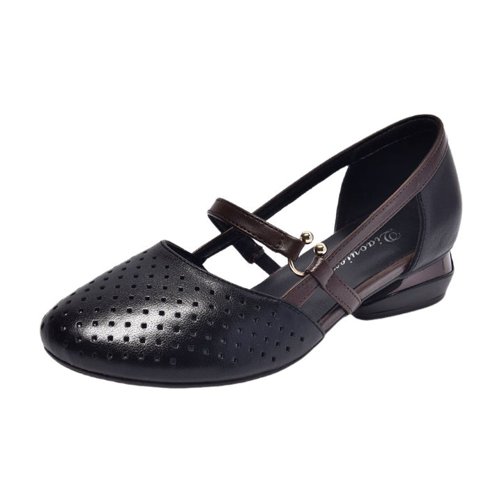 Dame Ballerinas med perforeret design og elegant rem Stilla