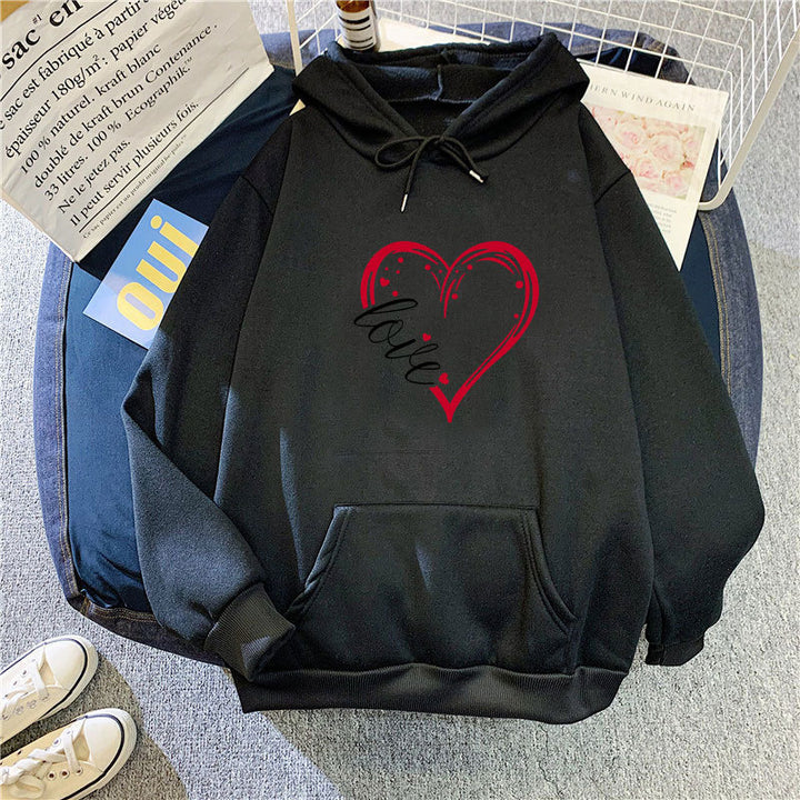 Kvinders hoodie med kreativ hjerteprint og blød indvendig foring Skovae