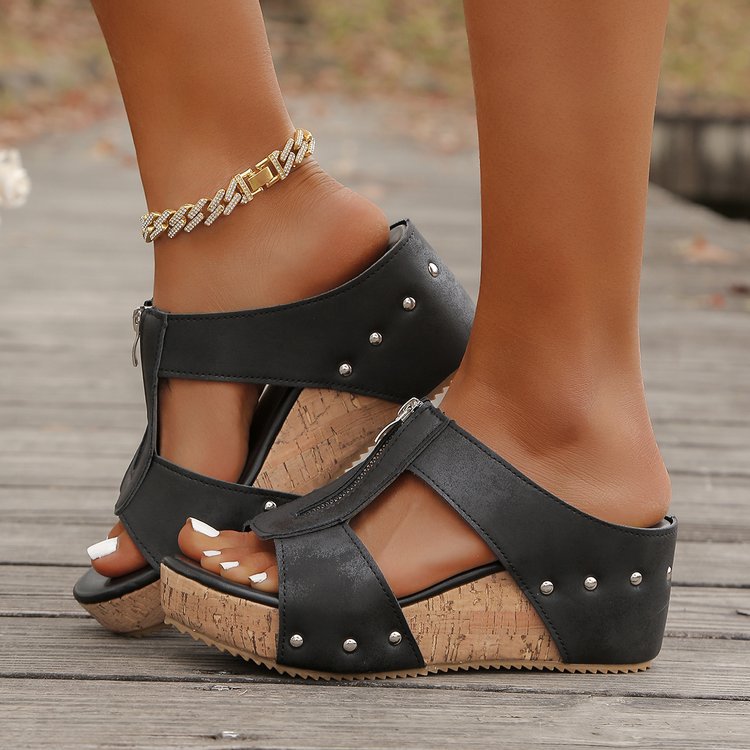 Dame Wedge-Pantoletten med stilfuld lynlås og fashionable nitter Stilla