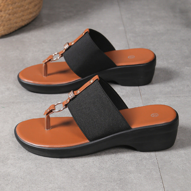 Damer Wedge-sandaler med komfortabelt tæerem og moderne remdesign Stilla