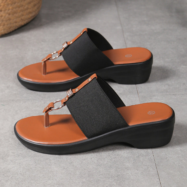 Damer Wedge-sandaler med komfortabelt tæerem og moderne remdesign Stilla