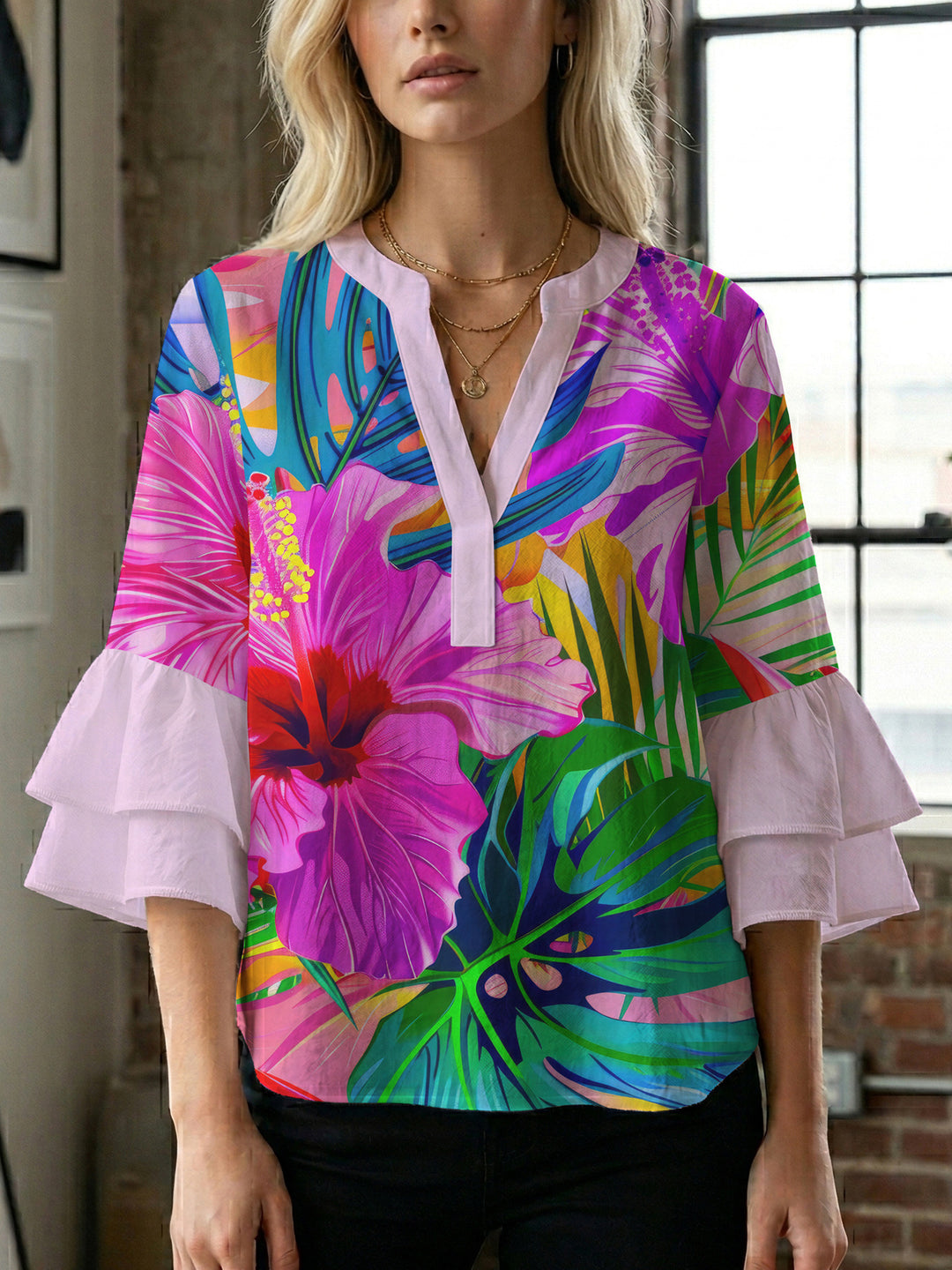 Damebluse med voluminøse flæseærmer og blomstermønster Skovae