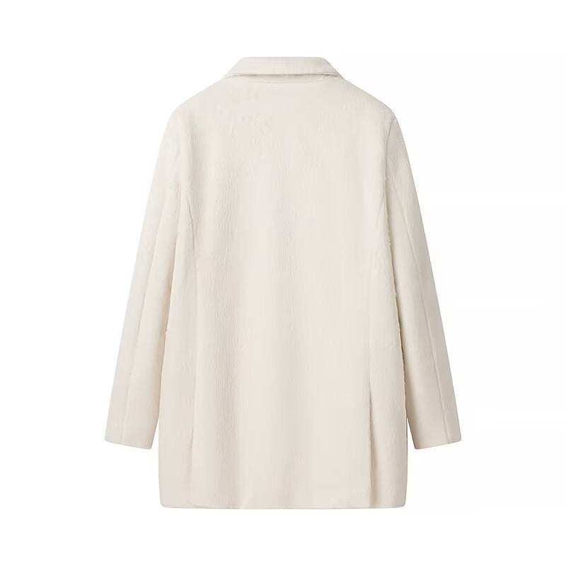 Kvinders fluffy blazerjakke med knapdetaljer og elegante lommer Stilla