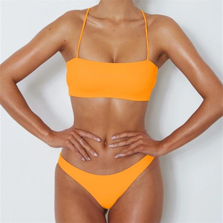 Dame bikini med moderigtigt bandeau-overdel og justerbare stropper Skovae