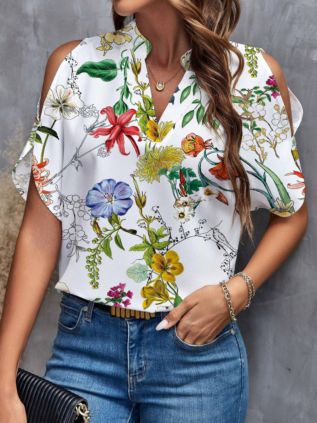 Damebluse med kold skulder og blomstertryk Stilla