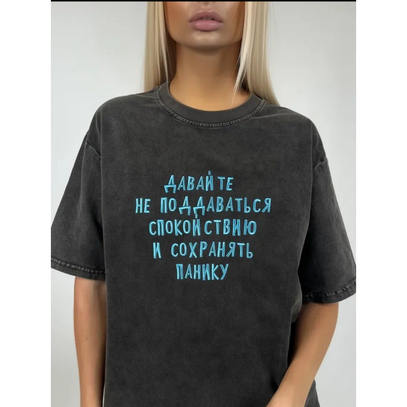 Dame T-shirt med moderne skrift og afslappet snit Stilla