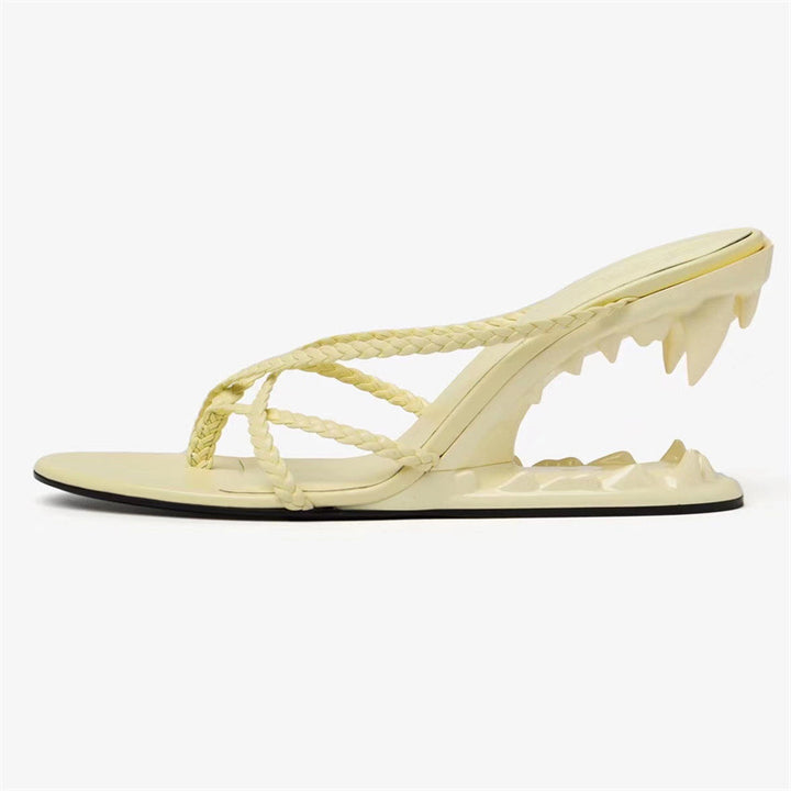 Femme Artistic Thong Sandaler med unik skulpturel hæl Stilla