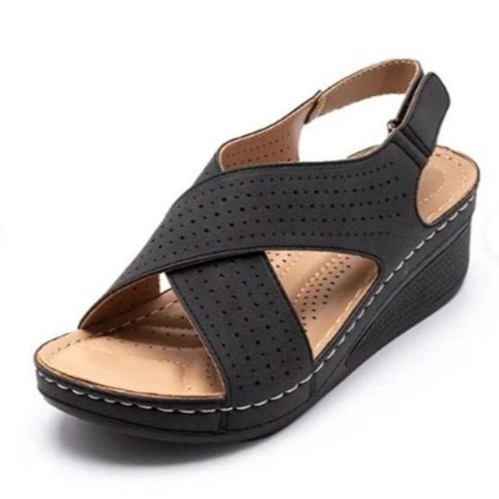 Dame Wedge-sandaletter med perforerede detaljer og justerbar rem Stilla