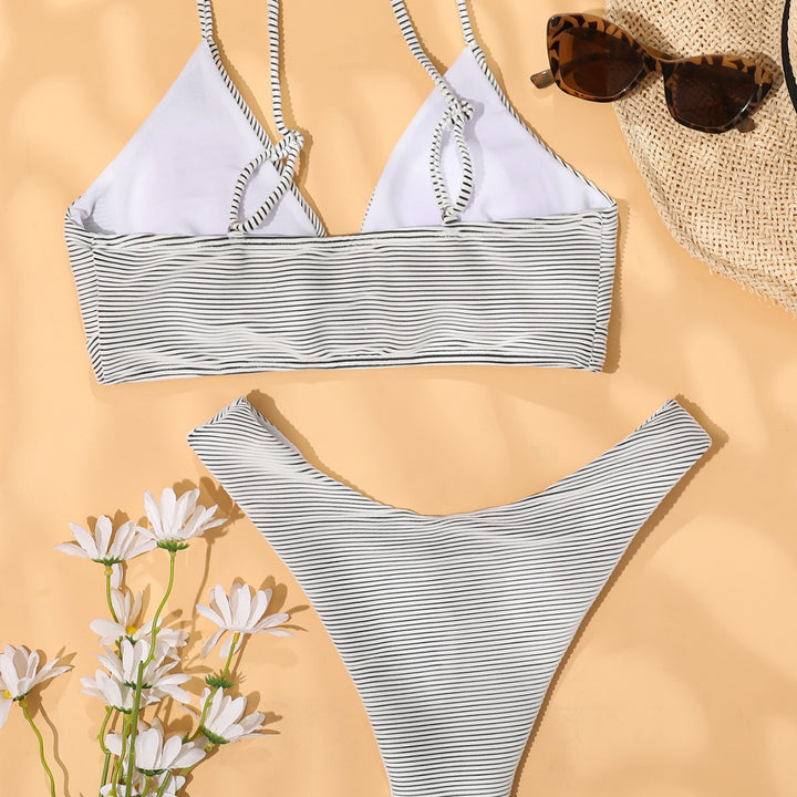 Dame bikini med sporty V-hals og stribet design Stilla