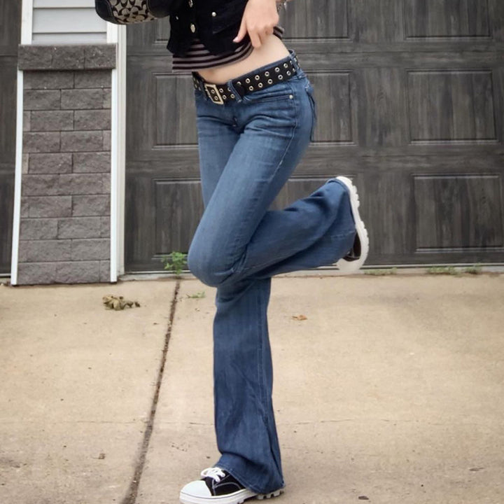 Dame Flared Jeans med komfortabel pasform og trendy detaljer Stilla