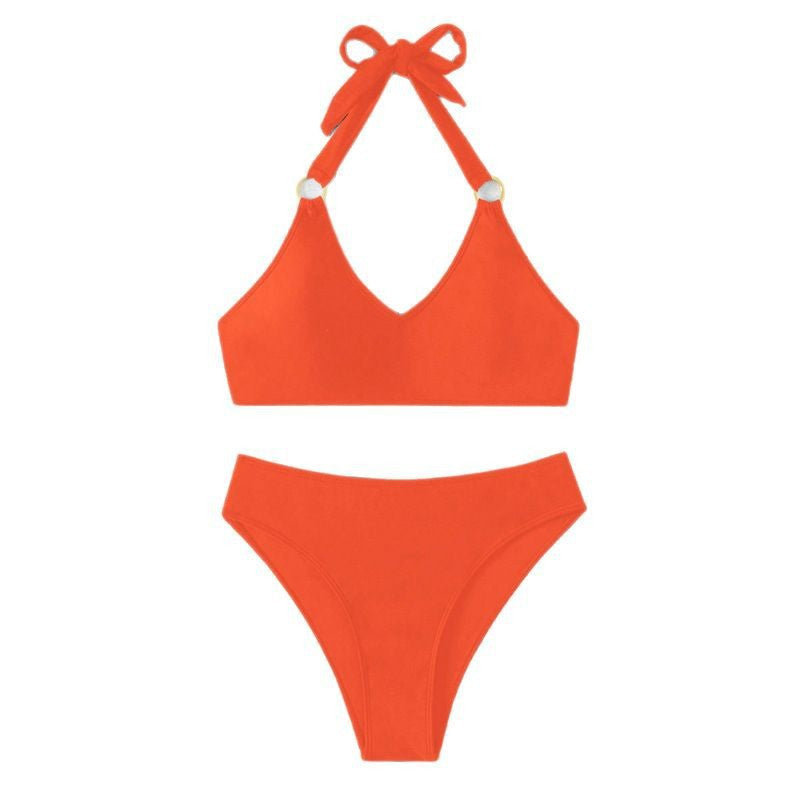 Dame triangel-bikini med moderne V-udskæring og elegante gyldne accenter Skovae
