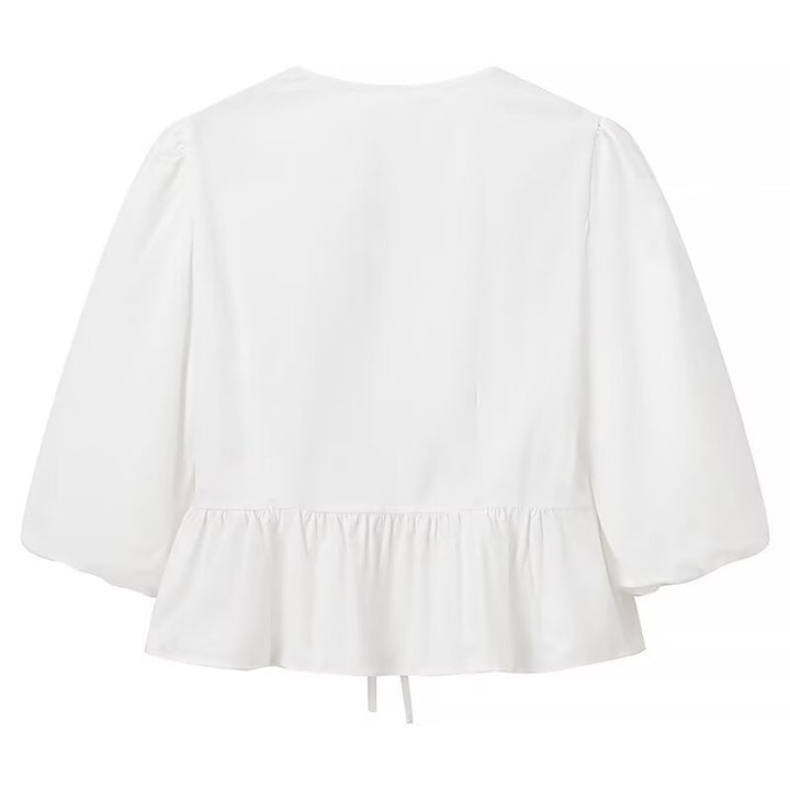 Damebluse med flæsedetaljer og snøre Stilla