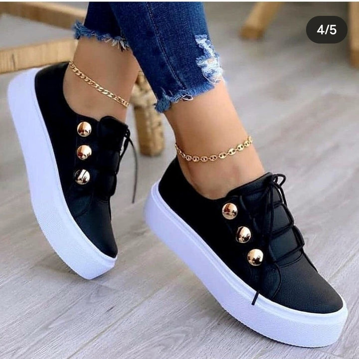 Dame Plateau-sneakers med skinnende overflade og elegant snøring Stilla