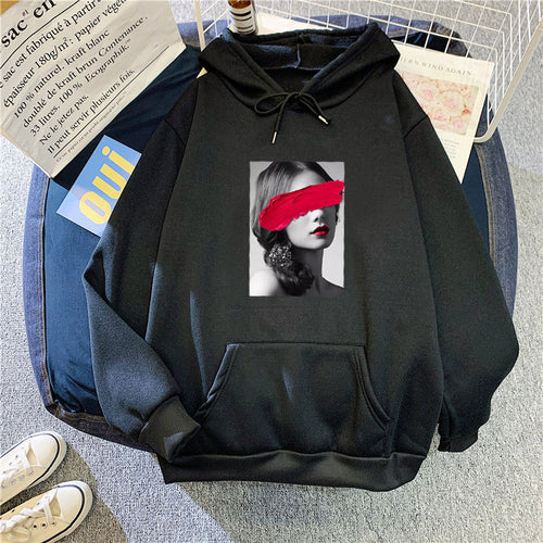 Kvinde hoodie med kreativt kunstdesign Skovae
