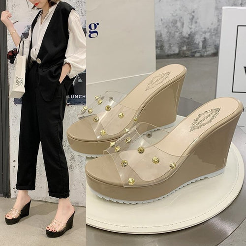 Dame Wedge-sandaler med gennemsigtigt overmateriale og dekorative smykkesten Stilla