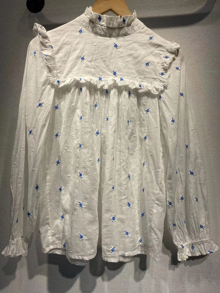 Dame blouse med voluminøse flæsedetaljer og florale broderier Stilla