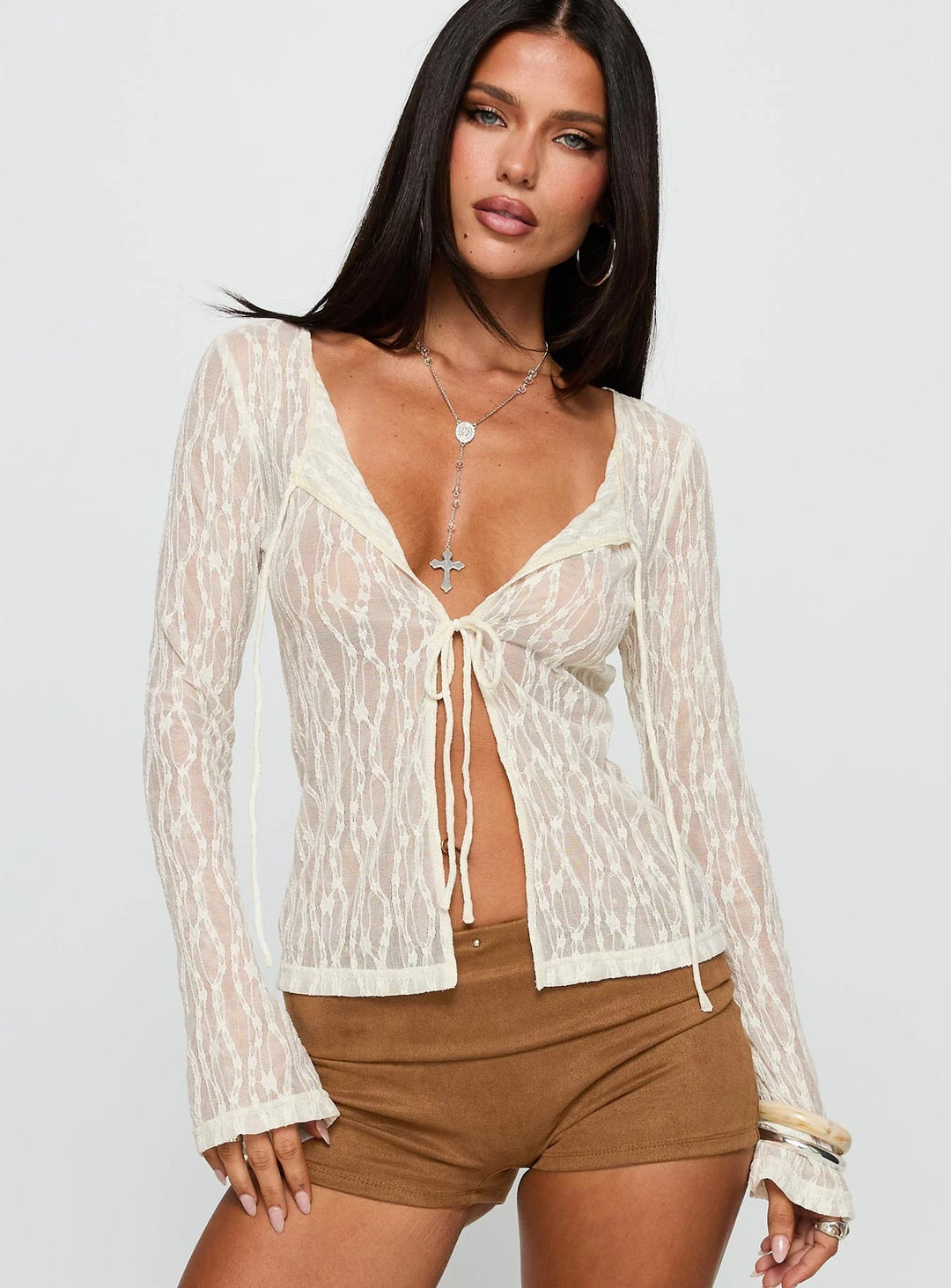Dame Transparent blonde bluse med dyb V-hals og bånd Skovae