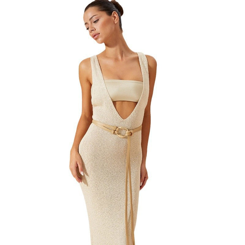 Dame maxikjole med dyb V-udskæring og dekorativt taljebælte Stilla