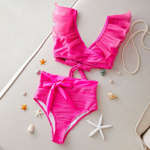 Dame bikini-sæt med voluminøse flæsedetaljer og modigt indpakningsdesign Stilla