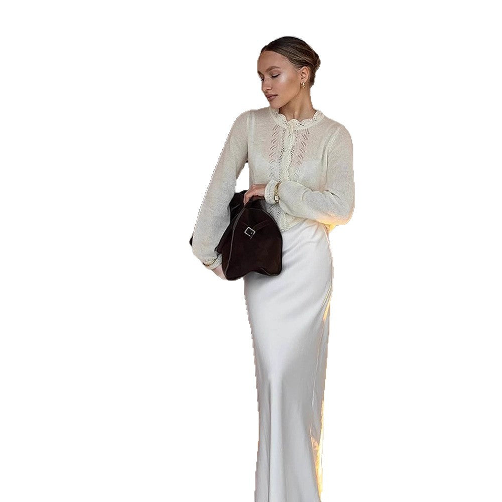 Dame stilfuld strikkebluse med elegante flæsedetaljer Stilla