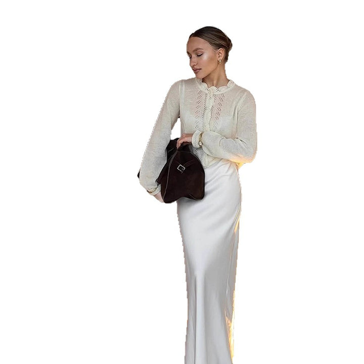 Dame stilfuld strikkebluse med elegante flæsedetaljer Stilla
