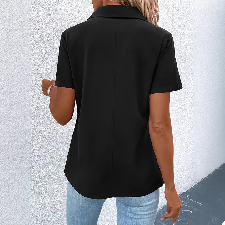 Dame Polo-shirt med moderigtigt lynlås og praktiske brystlommer Stilla