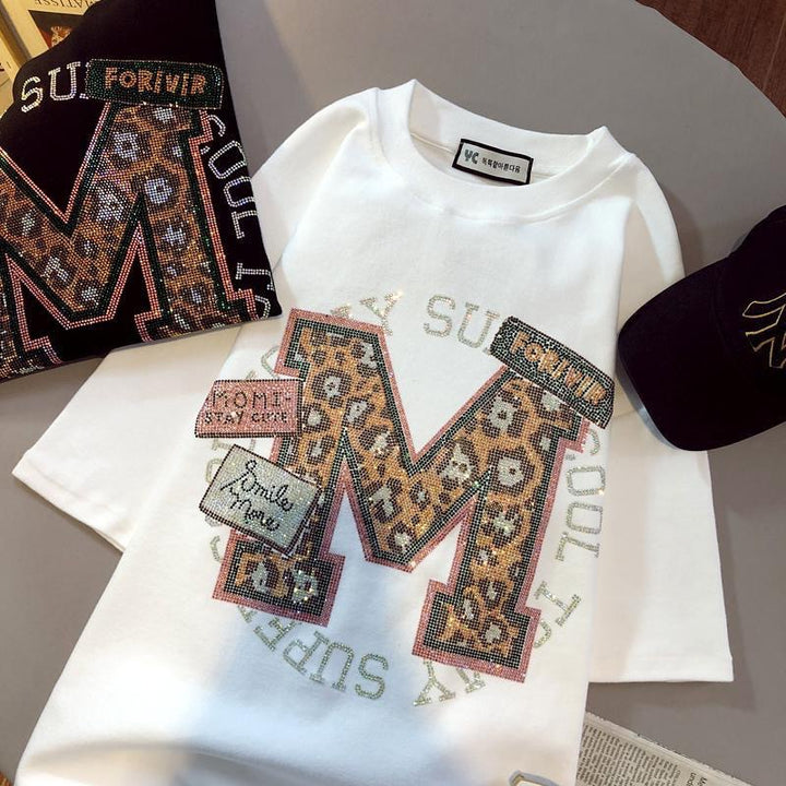 Dame Oversized T-shirt med kreativ applikationsdesign og urban stil Stilla