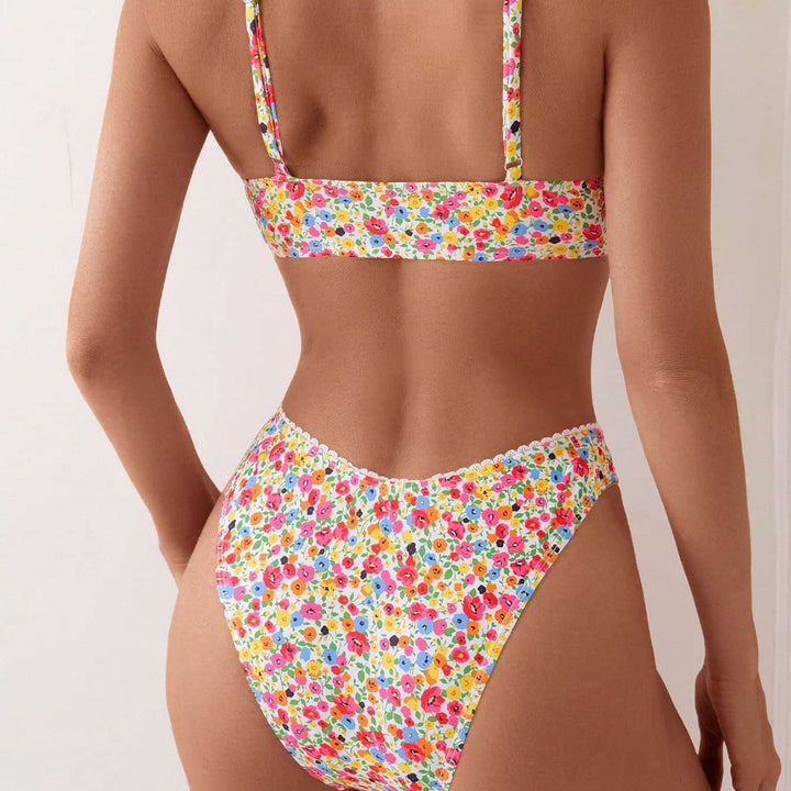 Dame Triangle-bikini med blomsterprint og fine detaljer Skovae