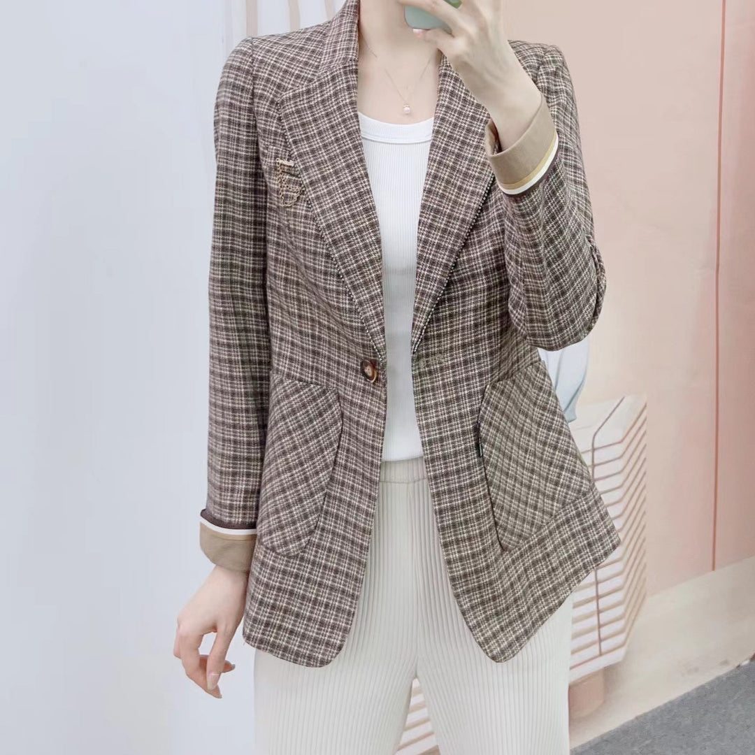 Dame Elegant ternet blazer med ikoniske knapdetaljer og praktiske lommer Stilla