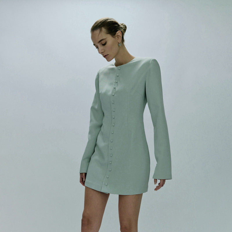 Kvindernes elegante blazer med knaplukning og minimalistisk silhuet Stilla