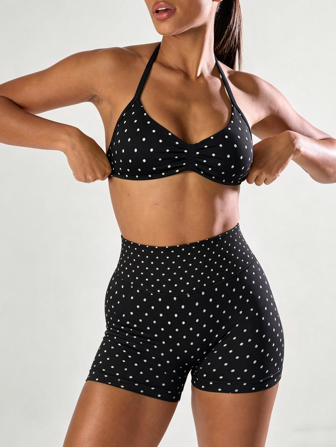 Dame Sporty bikini sæt med højelastisk materiale og justerbare stropper Skovae