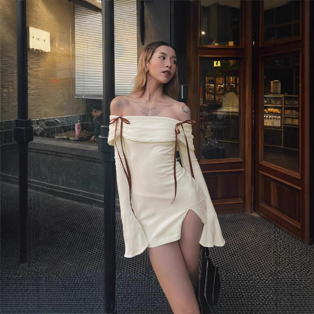 Dame Minikjole med Off-Shoulder Design og dekorative Bindebånd Skovae