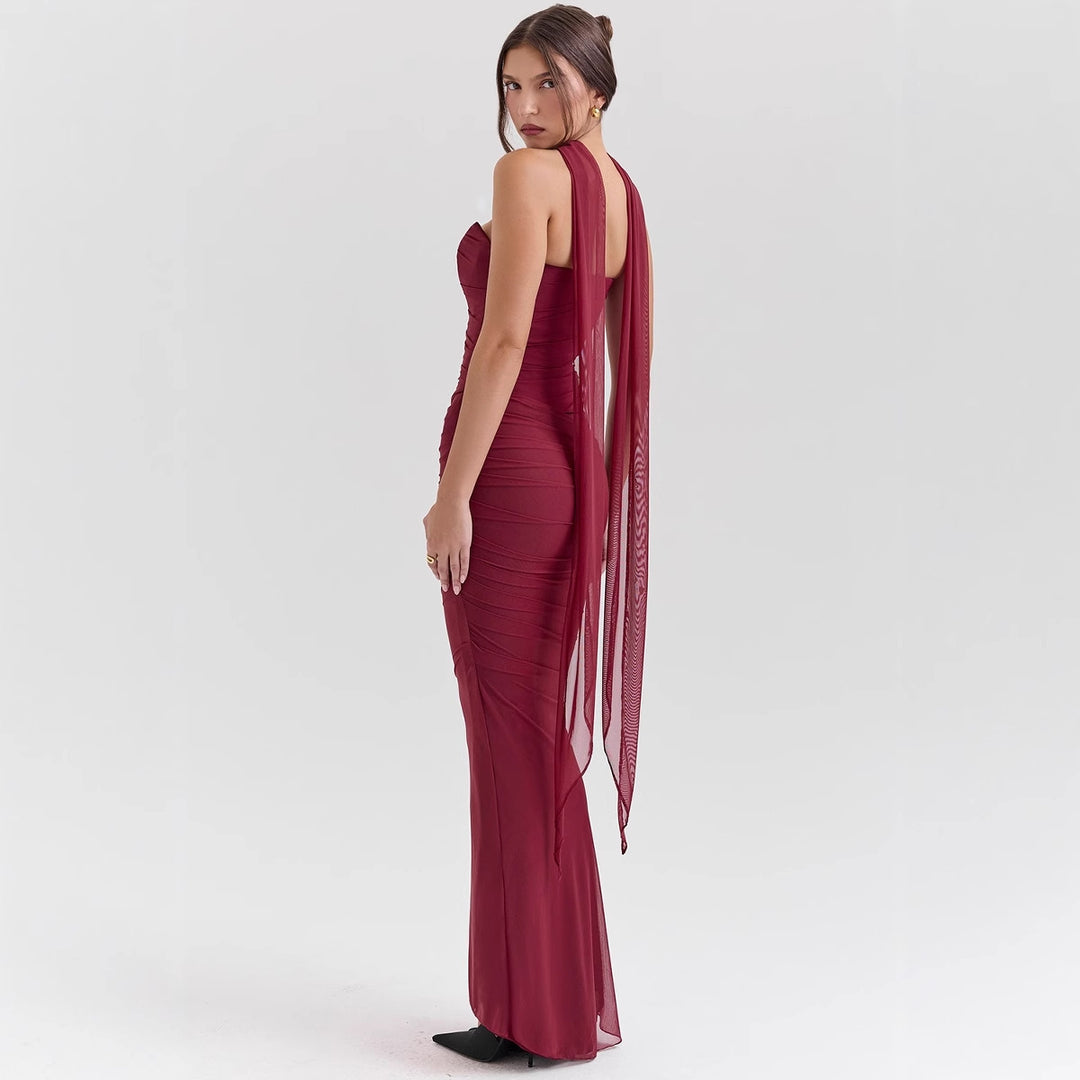Dame Elegant Couture-maxikjole med off-shoulder design og raffinerede draperinger Stilla