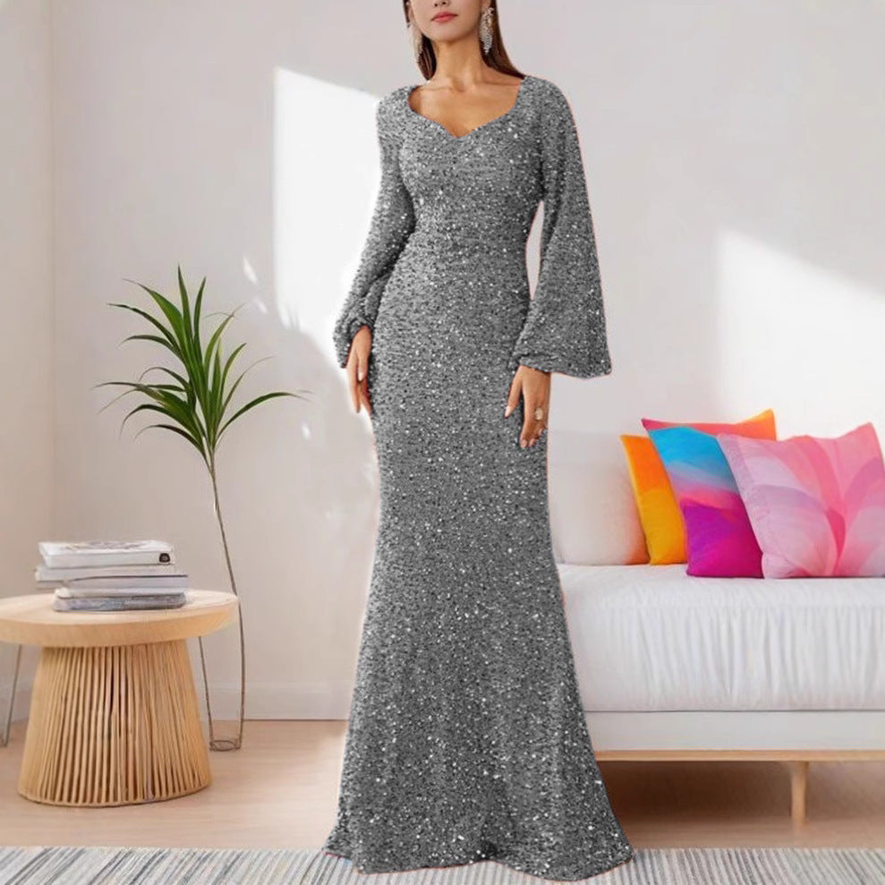 Dame Elegant aftenkjole med glitrende detaljer og vidt udfoldede ærmer Stilla