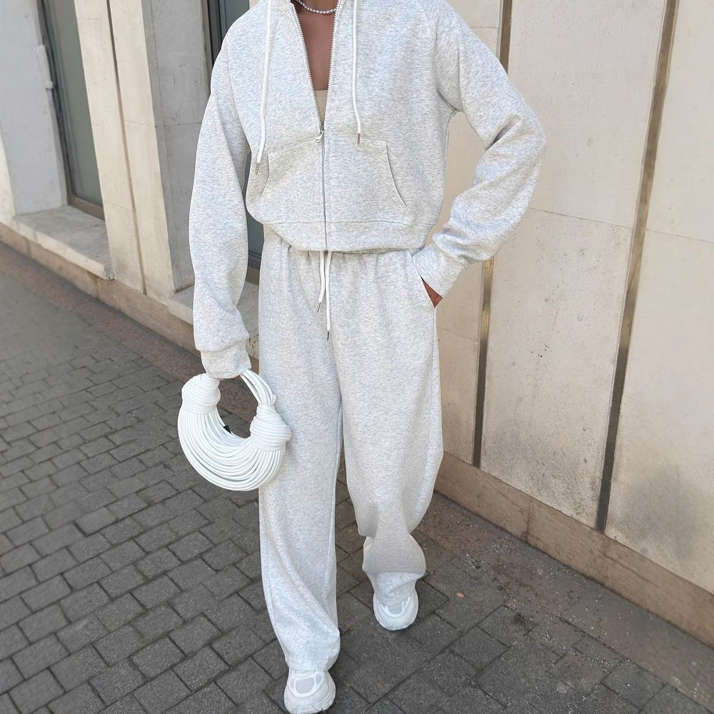Kvinders sporty fritidssæt med cropped jakke og bred talje Skovae