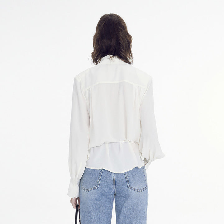 Dame elegant bluse med bånd og moderne detaljer Stilla